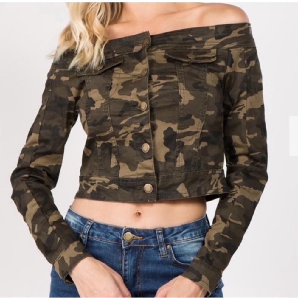 NWOT American Bazi Camo Off Shoulder Long Sleeve Crop Top Size S
